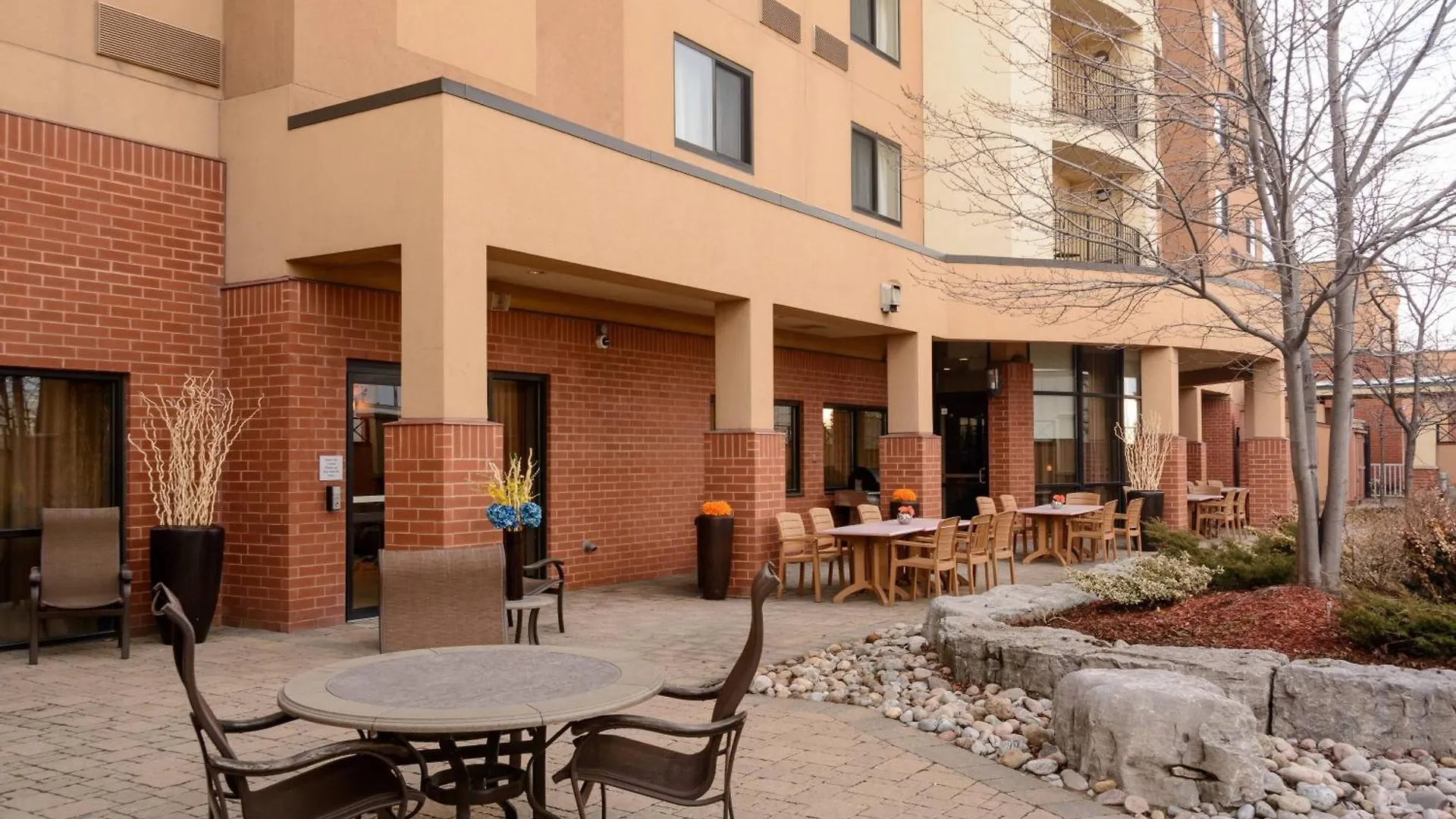 Courtyard By Marriott Toronto Brampton Hotel