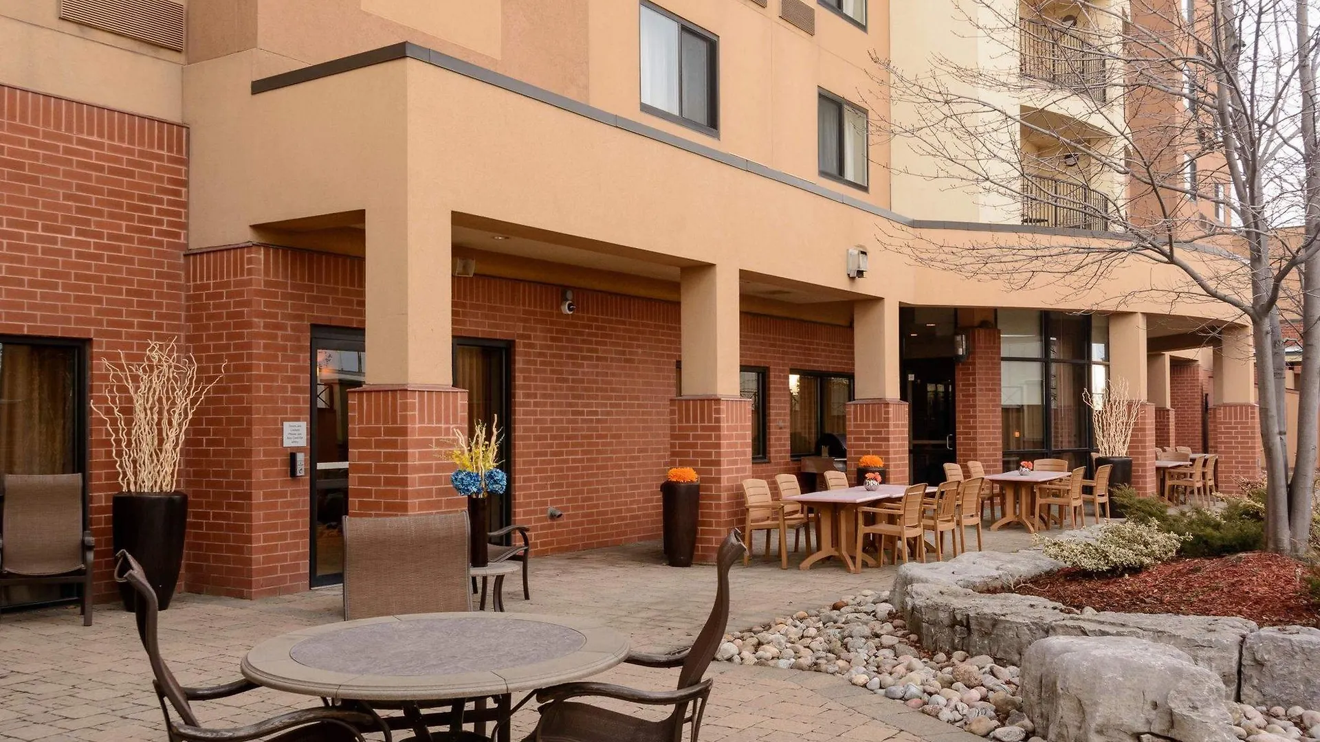 Courtyard By Marriott Toronto Brampton Hotel 3*,