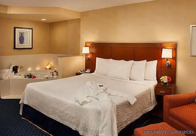 Courtyard By Marriott Toronto Brampton Hotel 3*,  Canada